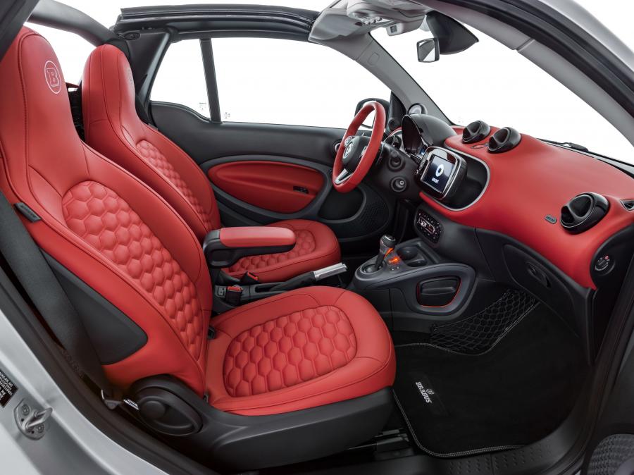 Интерьер Smart ForTwo Edition #2 Cabrio by Brabus 2017 года  (фото 3 из 6)